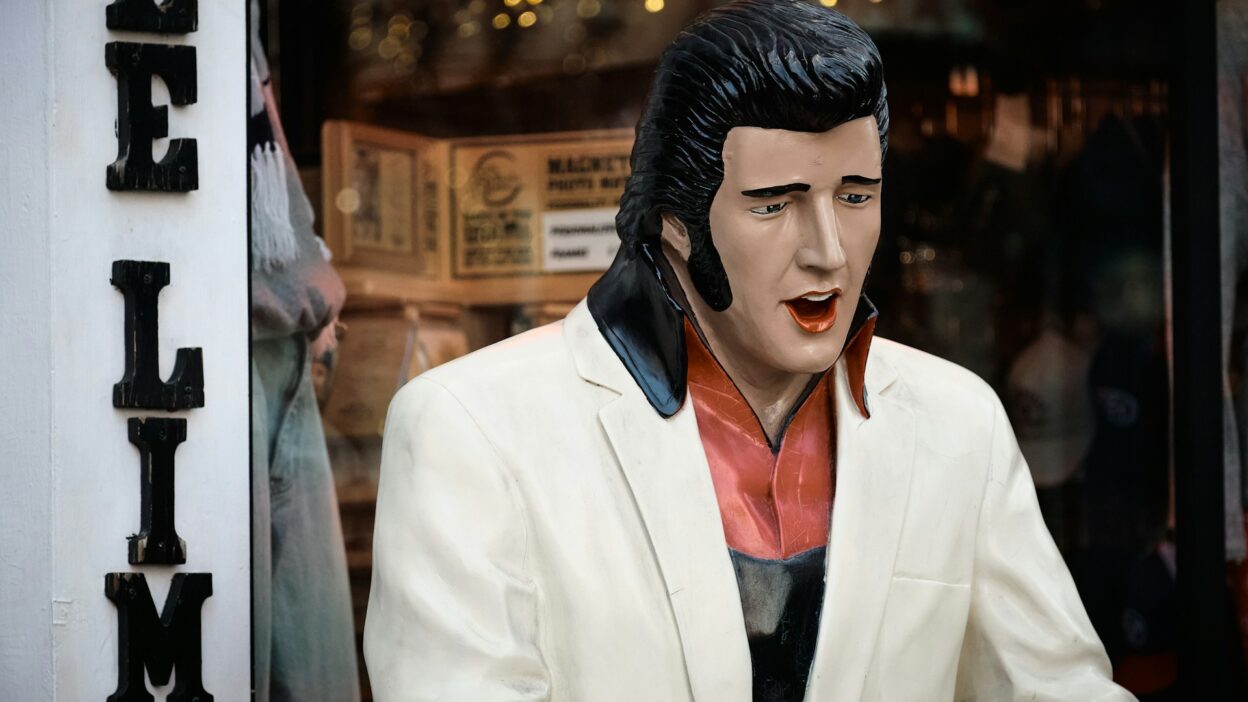Would You Rather Hang Out With Elvis Or George Washington For 1 Day?