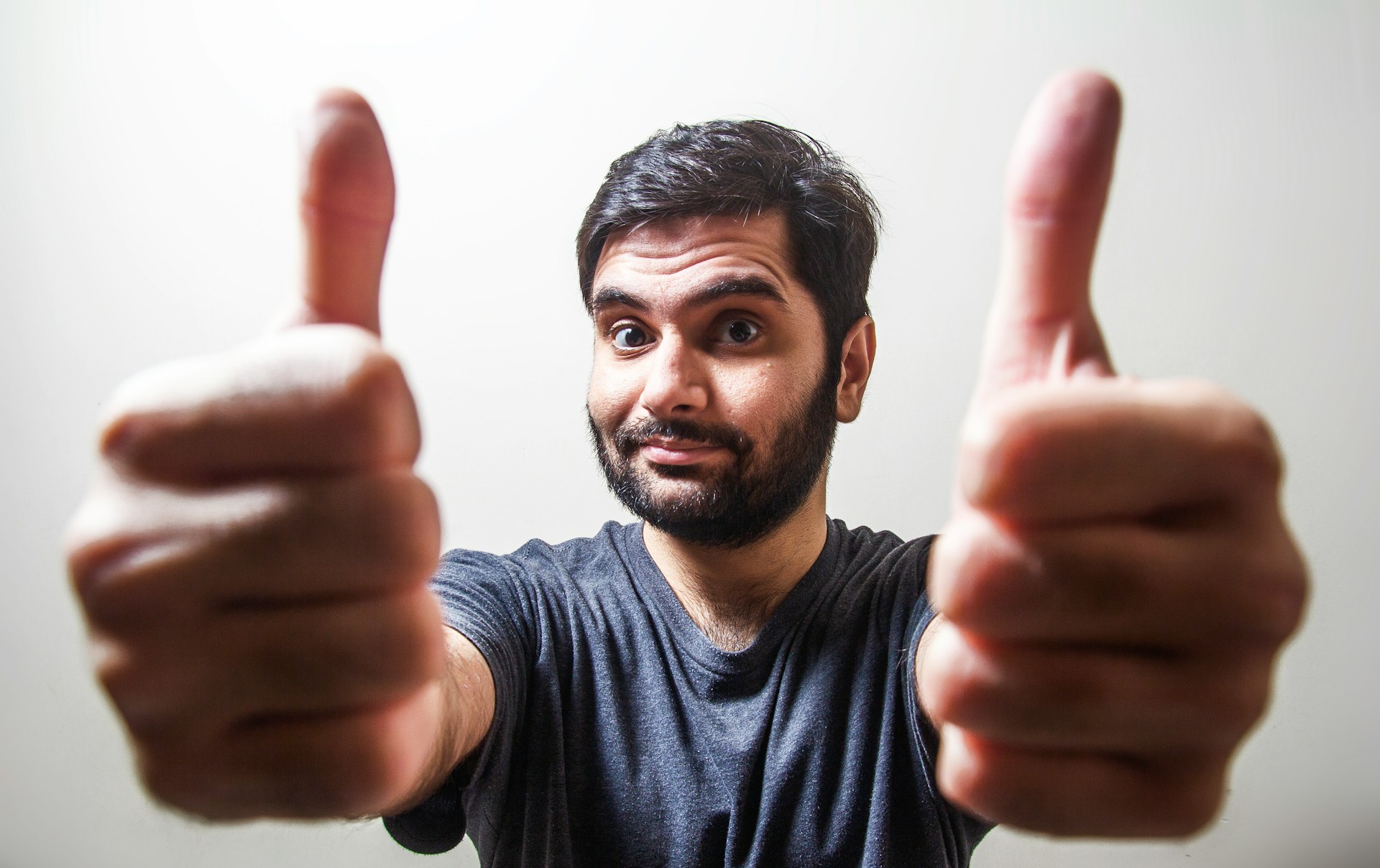 Would You Rather Be Bald Your Entire Life Or Have No Thumbs?