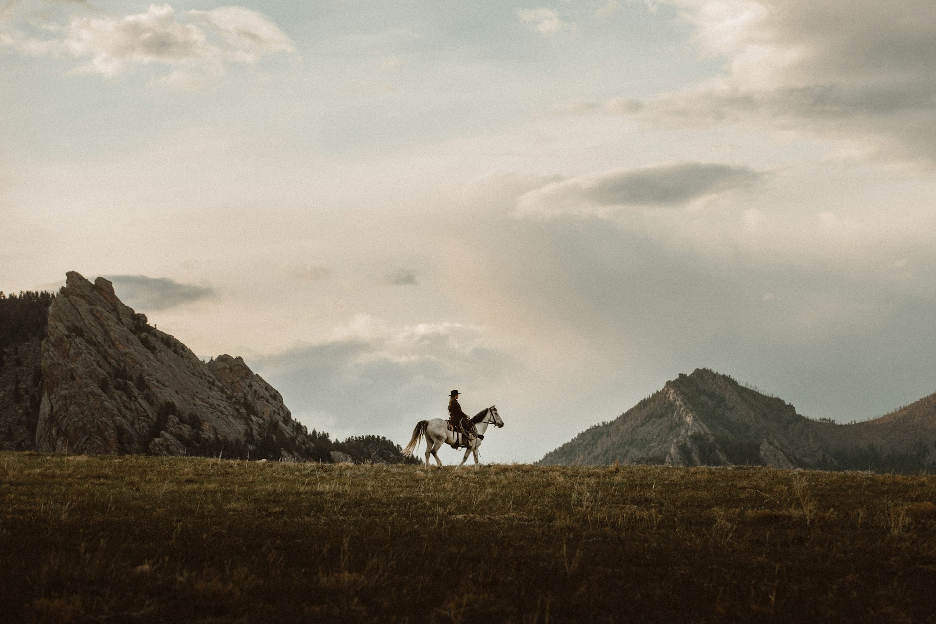 Would You Rather Be A Notorious Outlaw Or Legendary Sheriff?