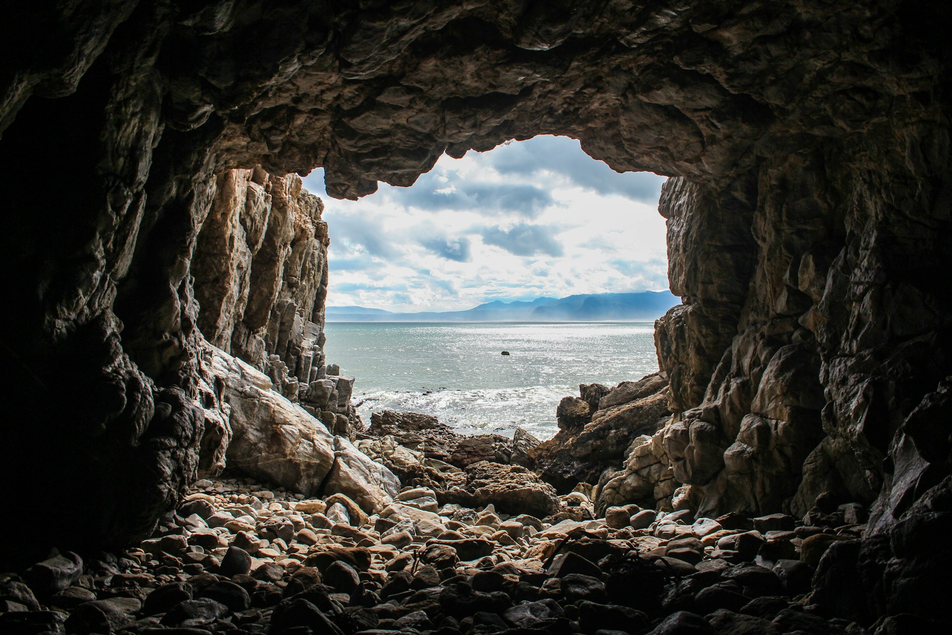 Would You Rather Spend 1 Month In A Treehouse Or Cave?